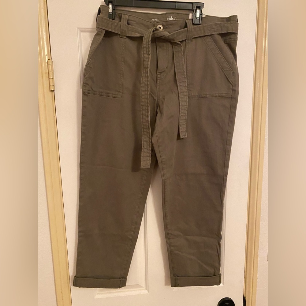 Style & Co NWT skinny curvy pants with front tie